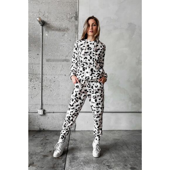 NWT Animal Print Cozy Jogger Hoodie Lounge Set - Picture 5 of 10